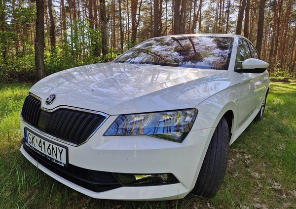 Skoda Superb cena 87500 przebieg: 80000, rok produkcji 2018 z Sosnowiec małe 301